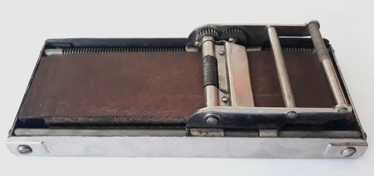 Vintage German Made Mulcuto Seven Day Single Edged Razor Set