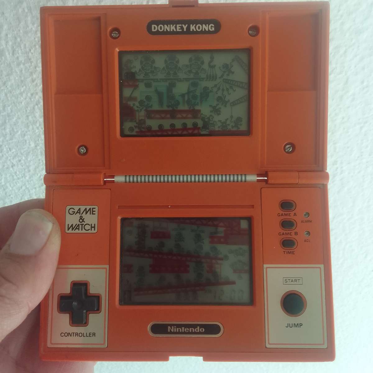 Extremely Scares 1983 Nintendo Donkey Kong multi screen game and watch -  working!!!