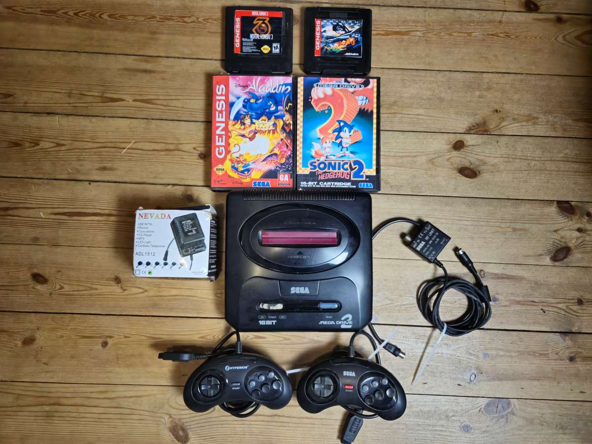 Sega Mega Drive 2 Console Bundle with 4 Games, 2 Controllers