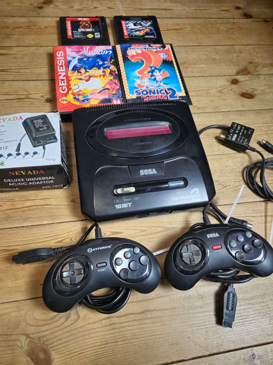 Sega Mega Drive 2 Console Bundle with 4 Games, 2 Controllers