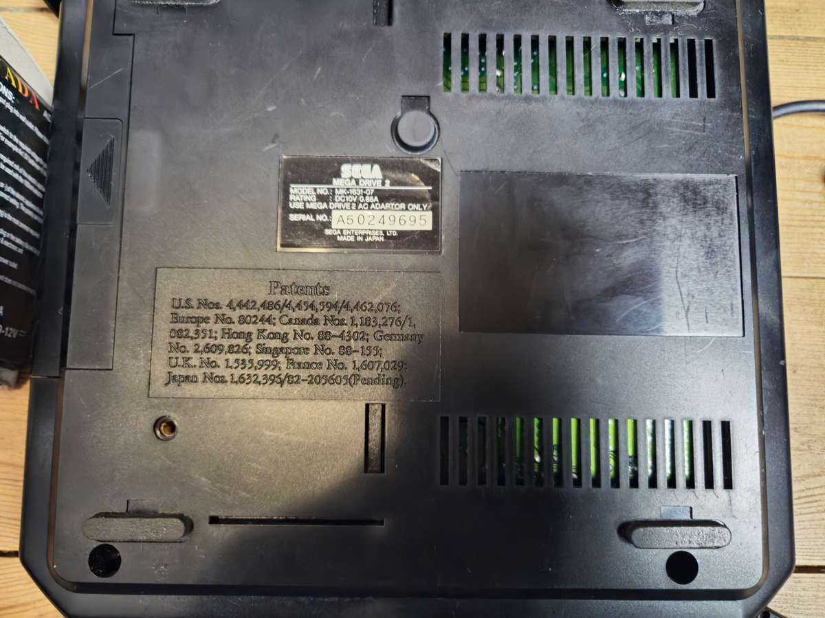 Sega Mega Drive 2 Console Bundle with 4 Games, 2 Controllers