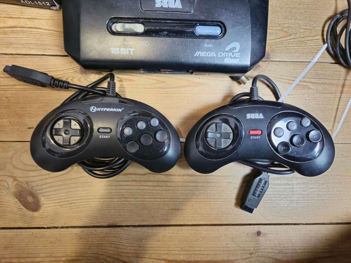 Sega Mega Drive 2 Console Bundle with 4 Games, 2 Controllers