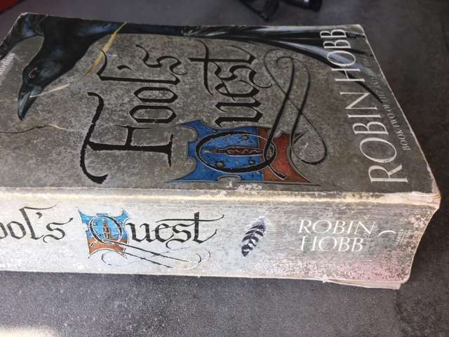 Fool's Quest (Fitz and the Fool #2) by Robin Hobb [Paperback: Acceptable]