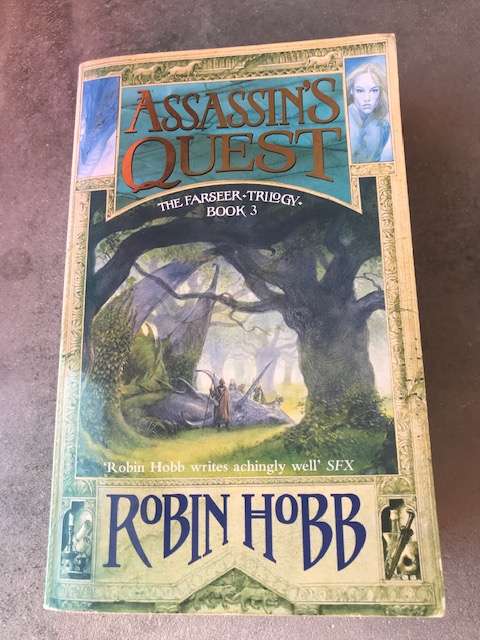 Assassin's Quest (Farseer Trilogy #3) by Robin Hobb [Paperback: Very Good]