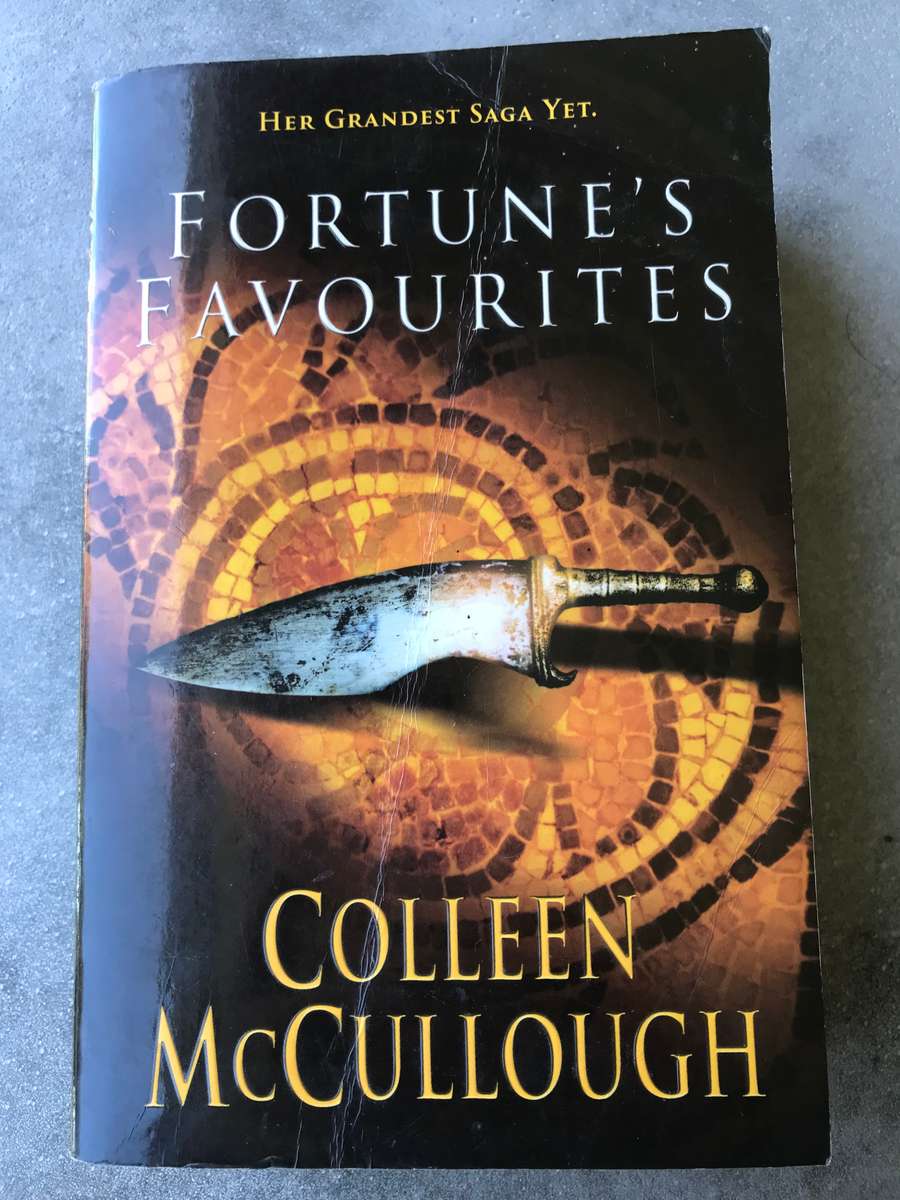 Fortune's Favourites (Masters of Rome #3) by Colleen McCullough [Paperback: Good]