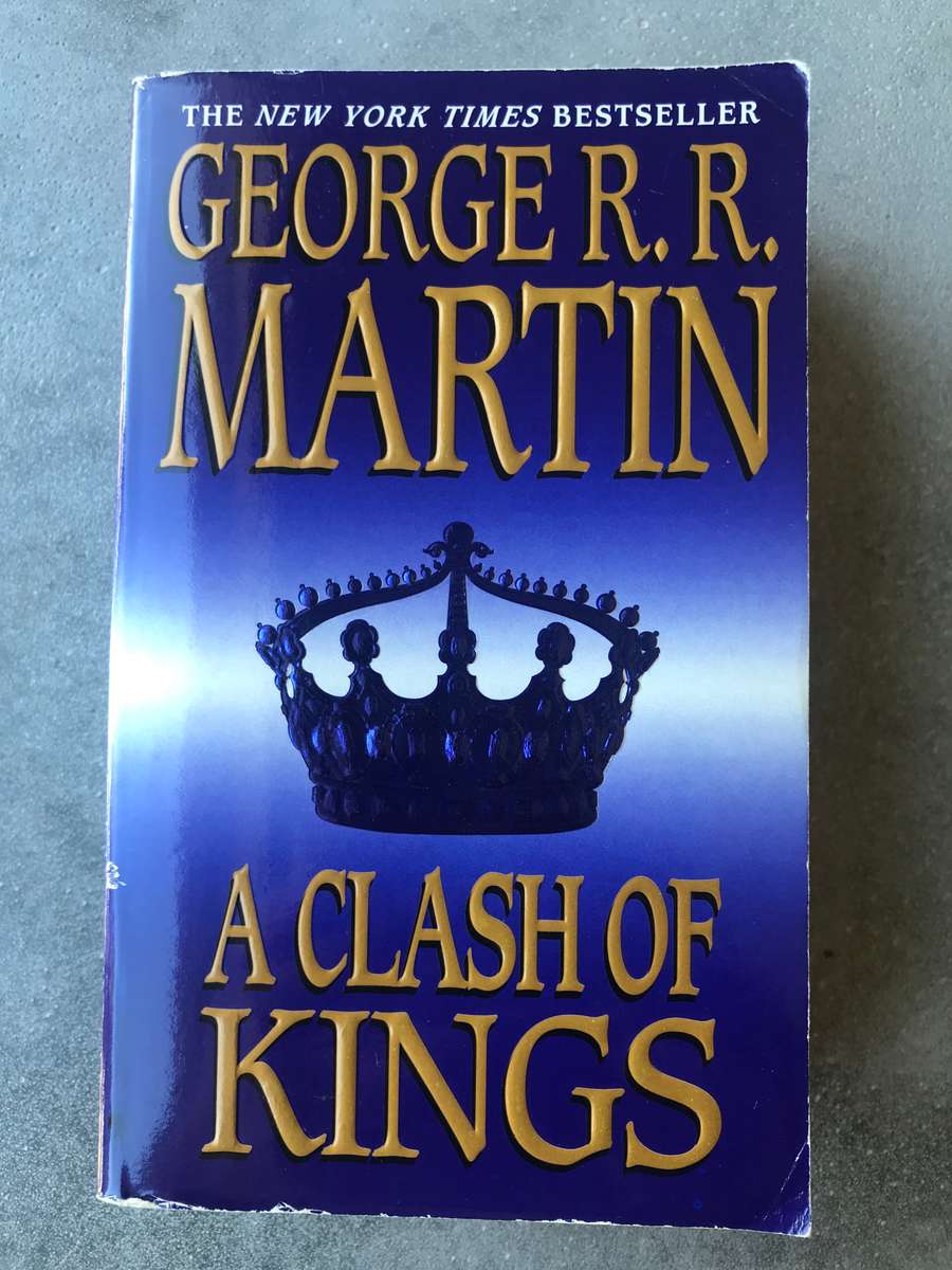 A Clash of Kings (Song of Ice and Fire #2) by George R.R. Martin [Paperback: Very Good]