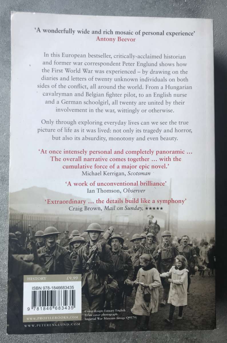 The Beauty and the Sorrow by Peter Englund [Paperback: Very Good]