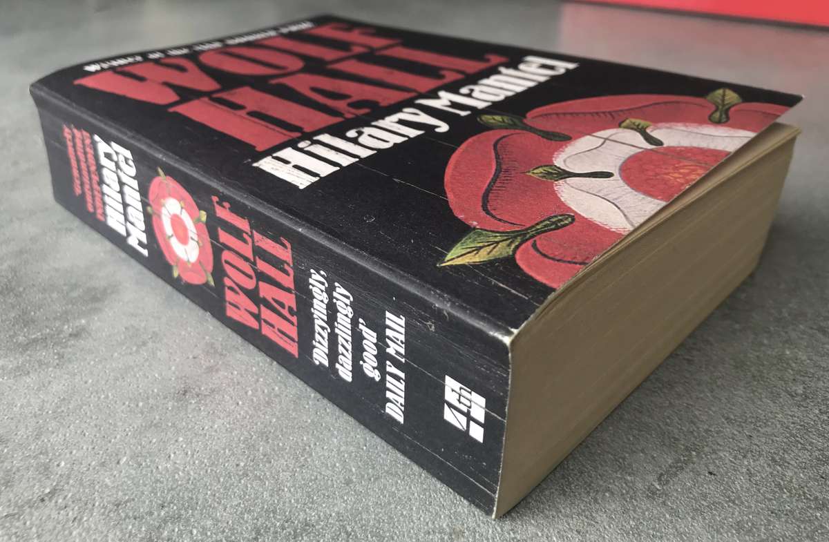 Wolf Hall (Thomas Cromwell #1) by Hilary Mantel [Paperback: Very Good]