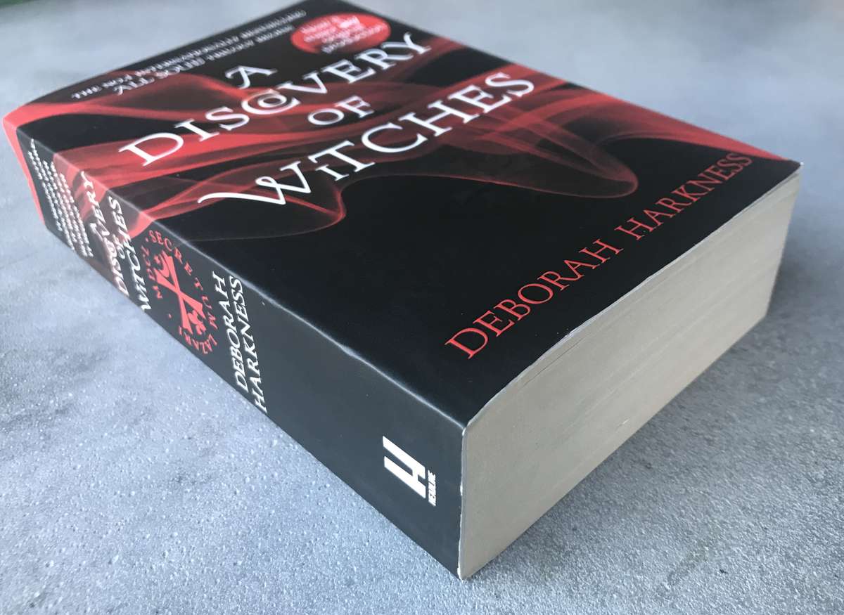 A Discovery of Witches (All Souls #1) by Deborah Harkness [Paperback: Excellent]