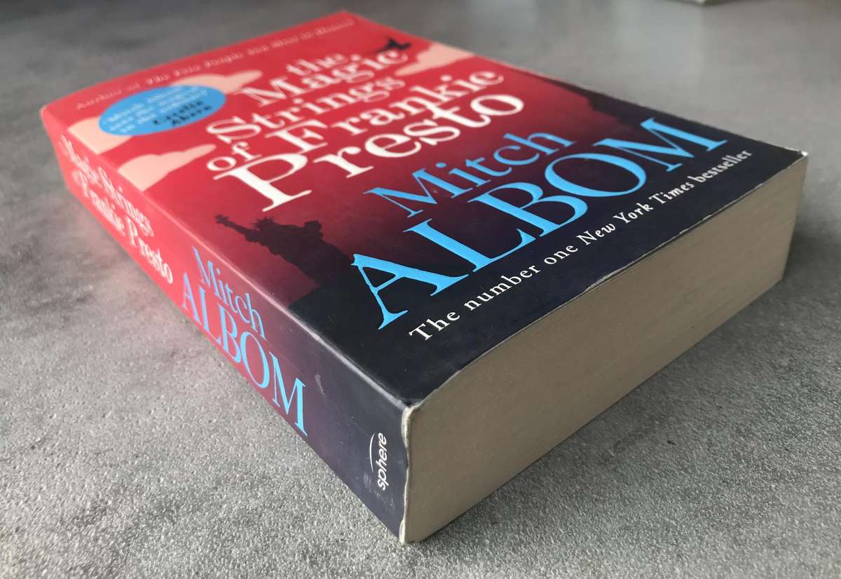 The Magic Strings of Frankie Presto by Mitch Albom [Paperback: Excellent]