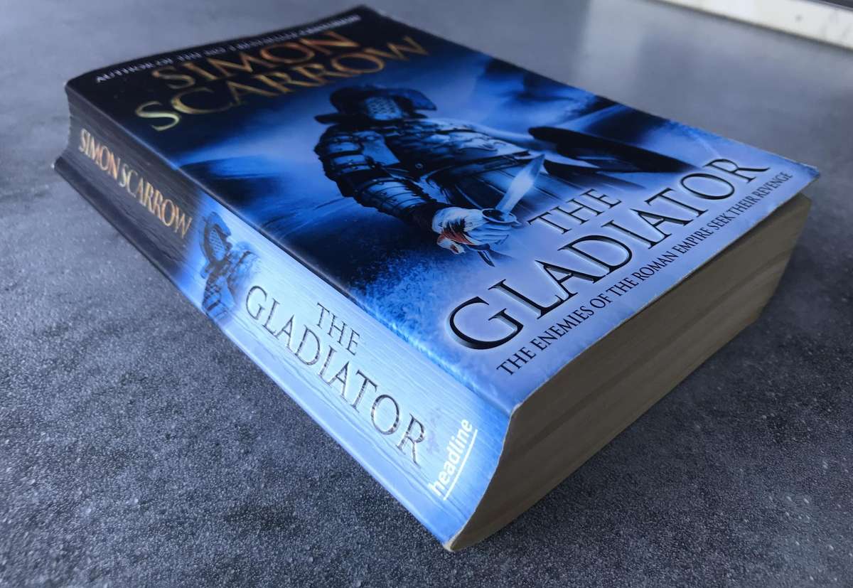 The Gladiator (Eagles of the Empire #9) by Simon Scarrow [Paperback: Average]