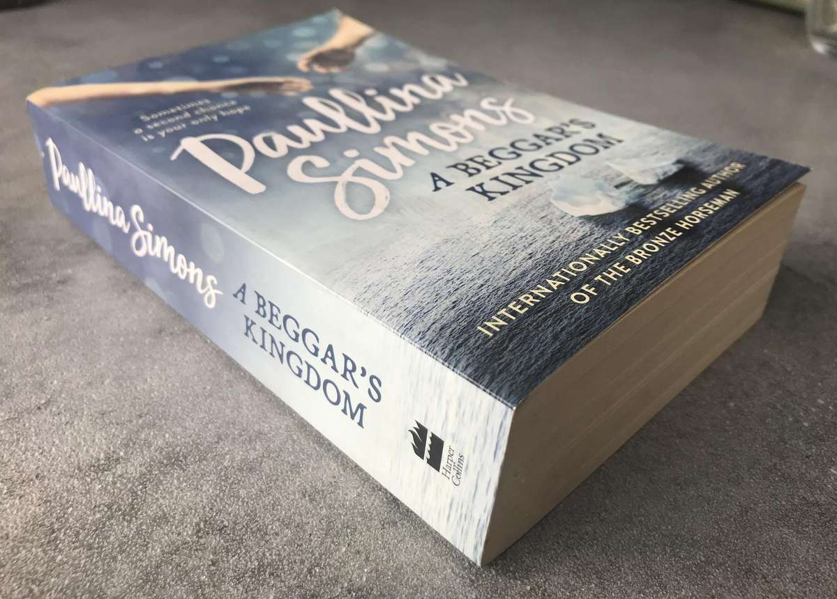 A Beggar's Kingdom (End of Forever #2) by Paullina Simons [Paperback: Like New]