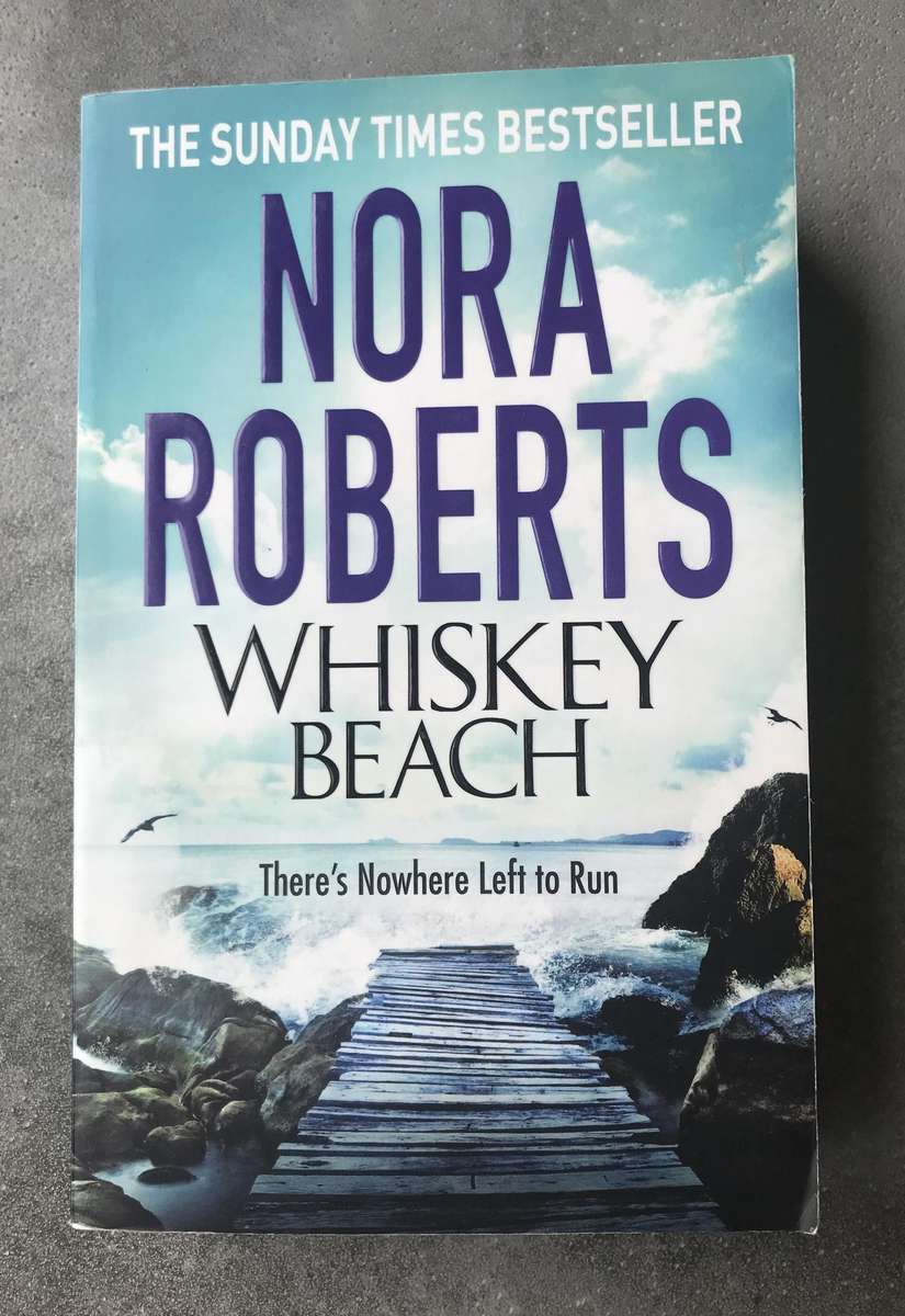 Whiskey Beach by Nora Roberts [Paperback: Excellent]
