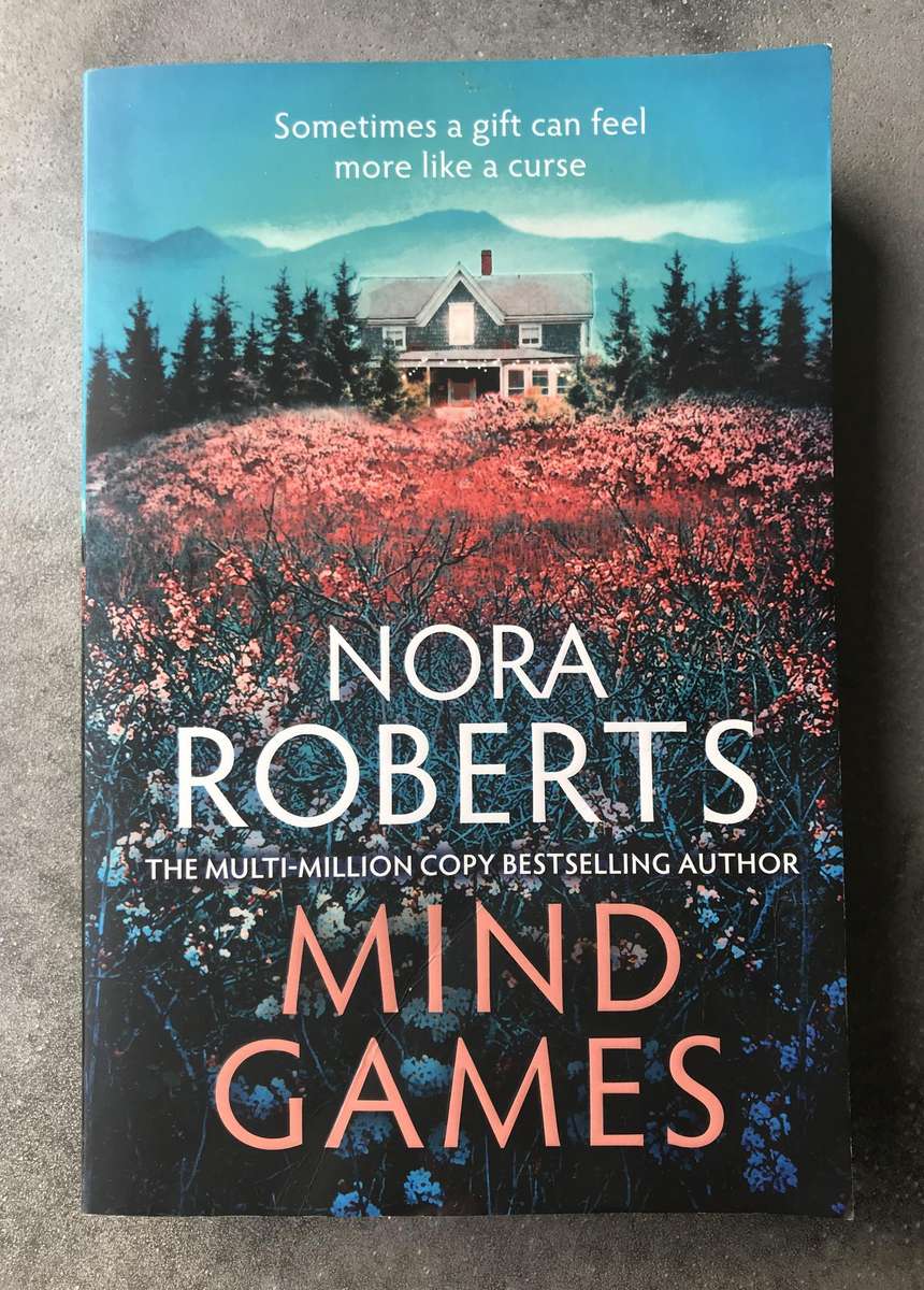 Mind Games by Nora Roberts [Large Paperback: Excellent]