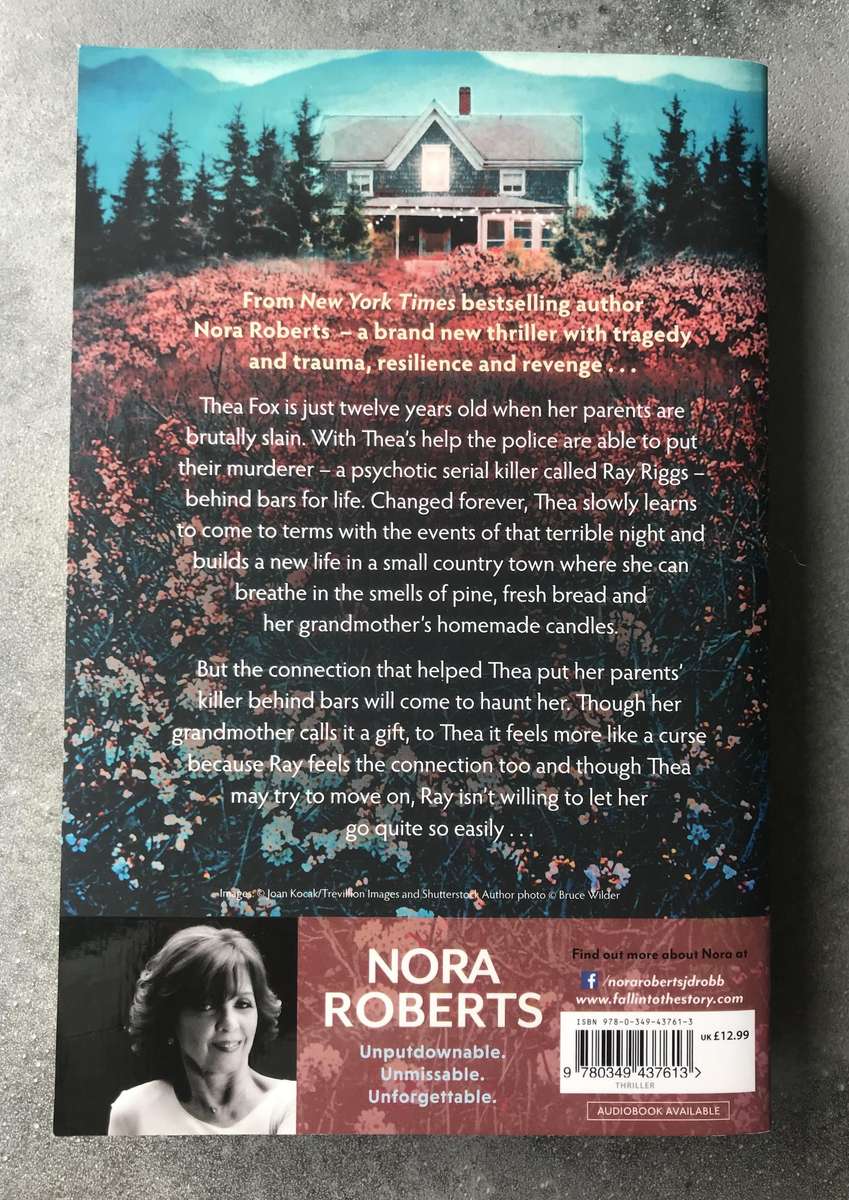 Mind Games by Nora Roberts [Large Paperback: Excellent]