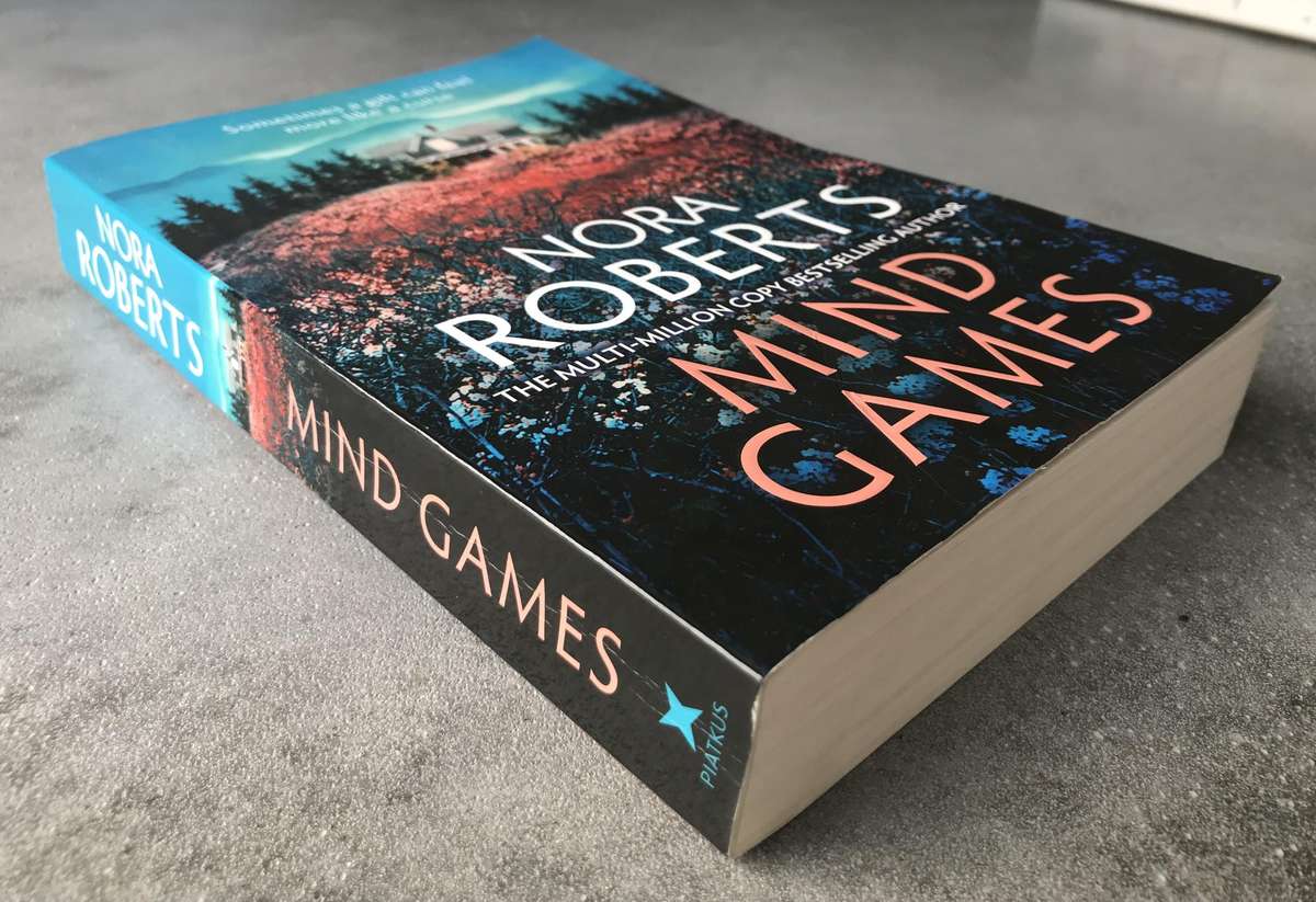 Mind Games by Nora Roberts [Large Paperback: Excellent]