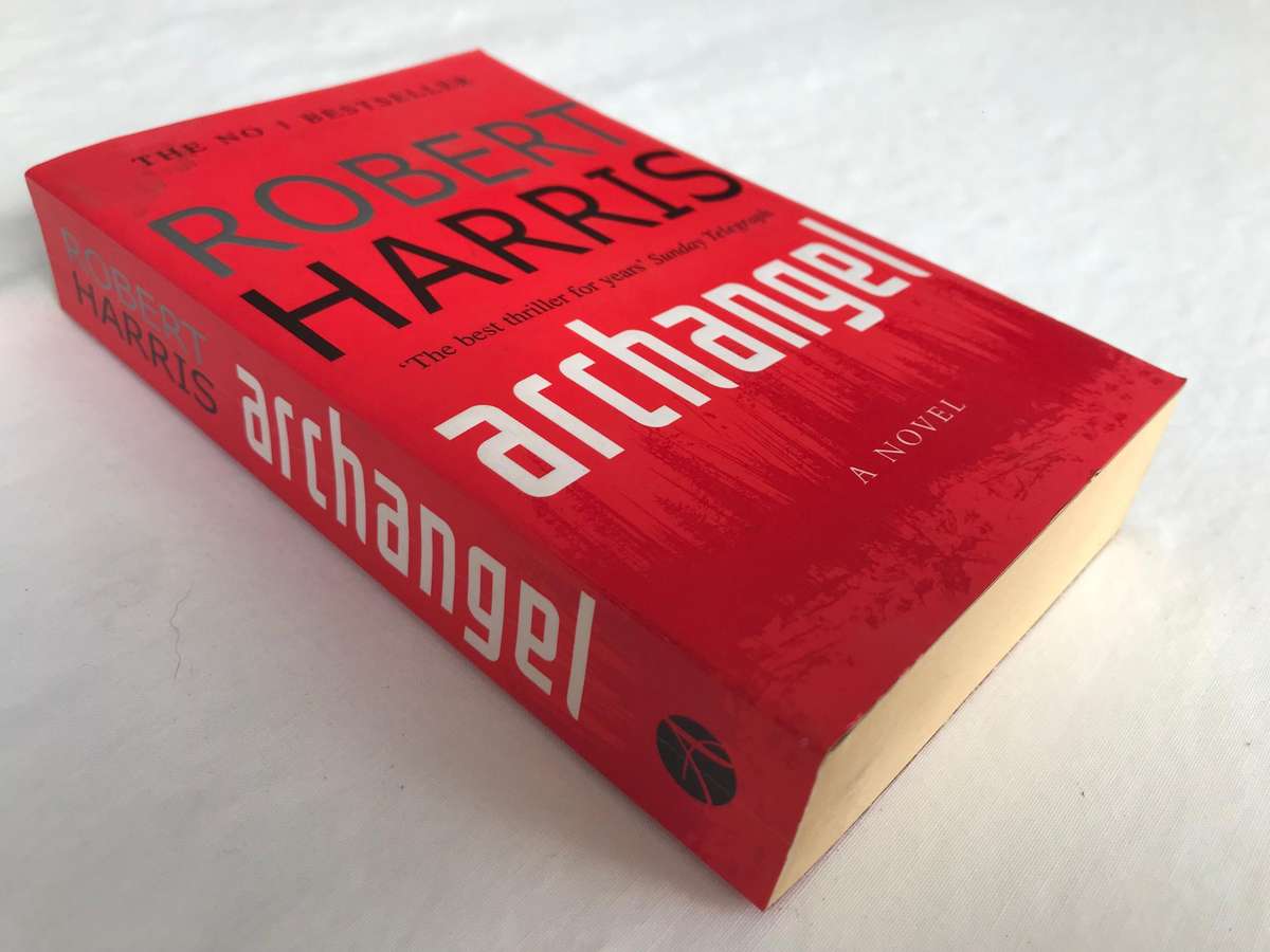 Archangel by Robert Harris [Paperback: Very Good]