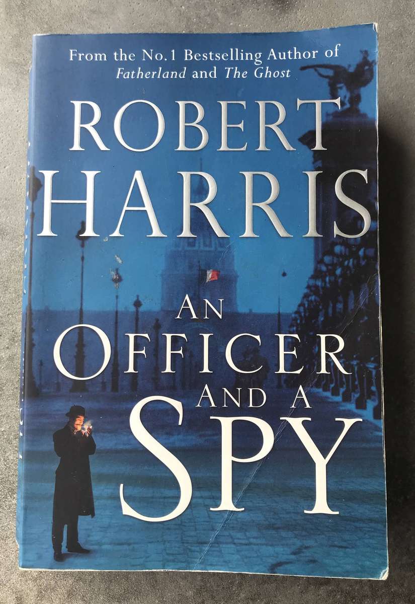 An Officer and a Spy by Robert Harris [Large Paperback: Average]