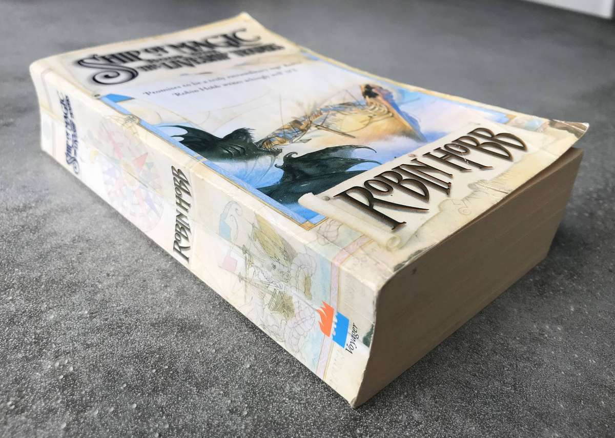 Ship of Magic by Robin Hobb (Liveship Traders #1) [Paperback: Average]