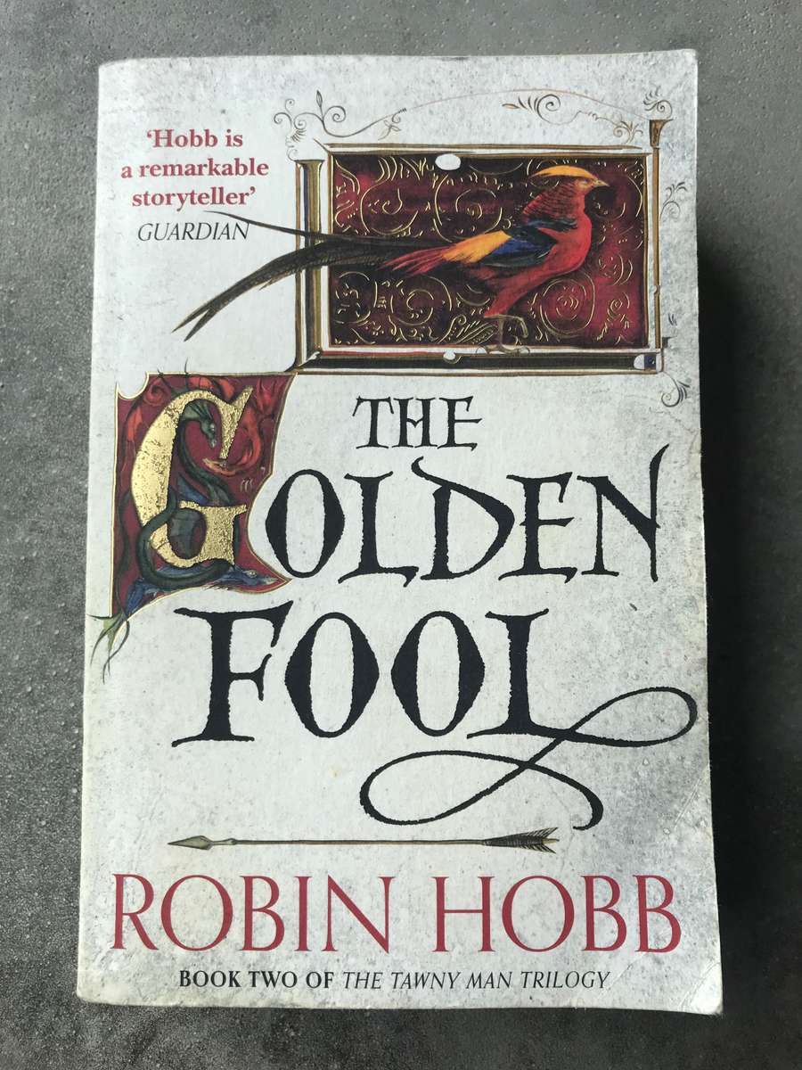The Golden Fool (The Tawny Man #2) by Robin Hobb [Paperback: Very Good]