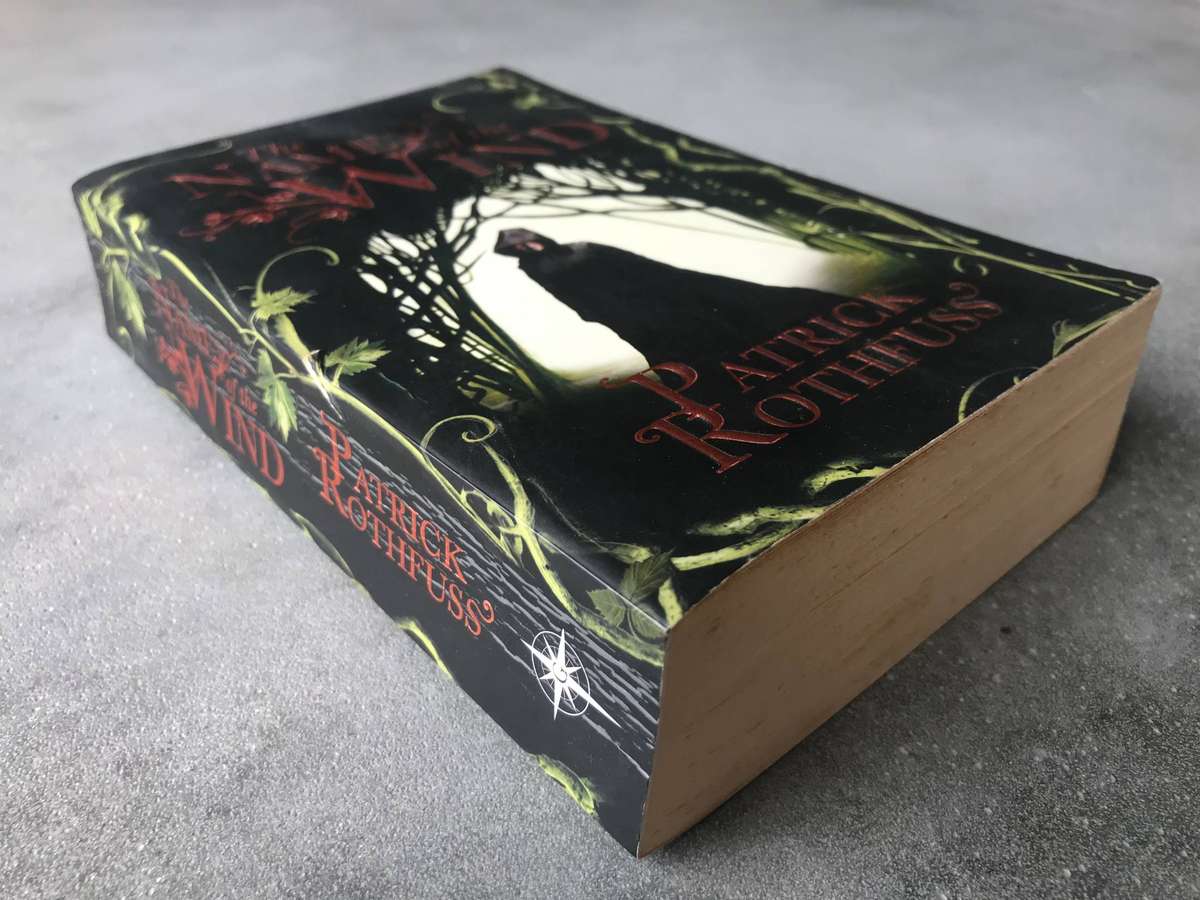 The Name of the Wind (Kingkiller Chronicle #1) by Patrick Rothfuss [Paperback: Very Good]