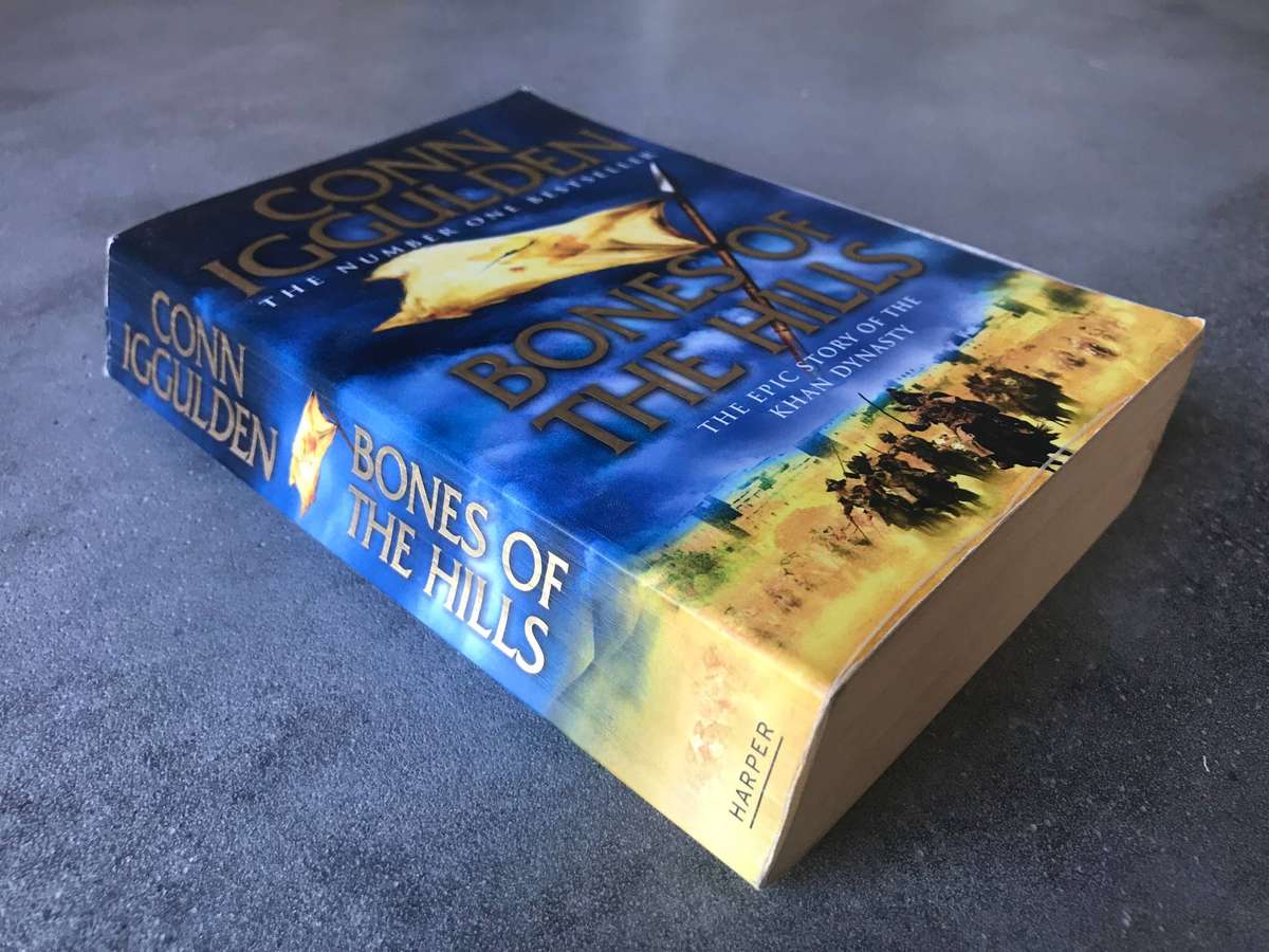 Bones of the Hills (Conqueror #3) by Conn Iggulden [Paperback: Good]