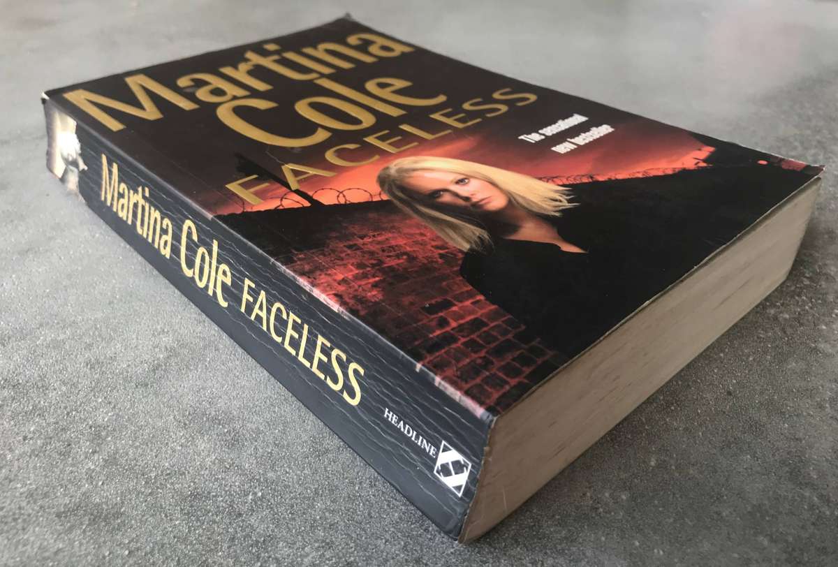 Faceless by Martina Cole [Large Paperback: Average]