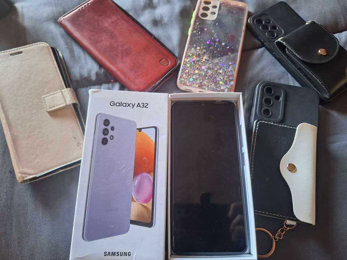 Galaxy A32 + 5 Random Covers