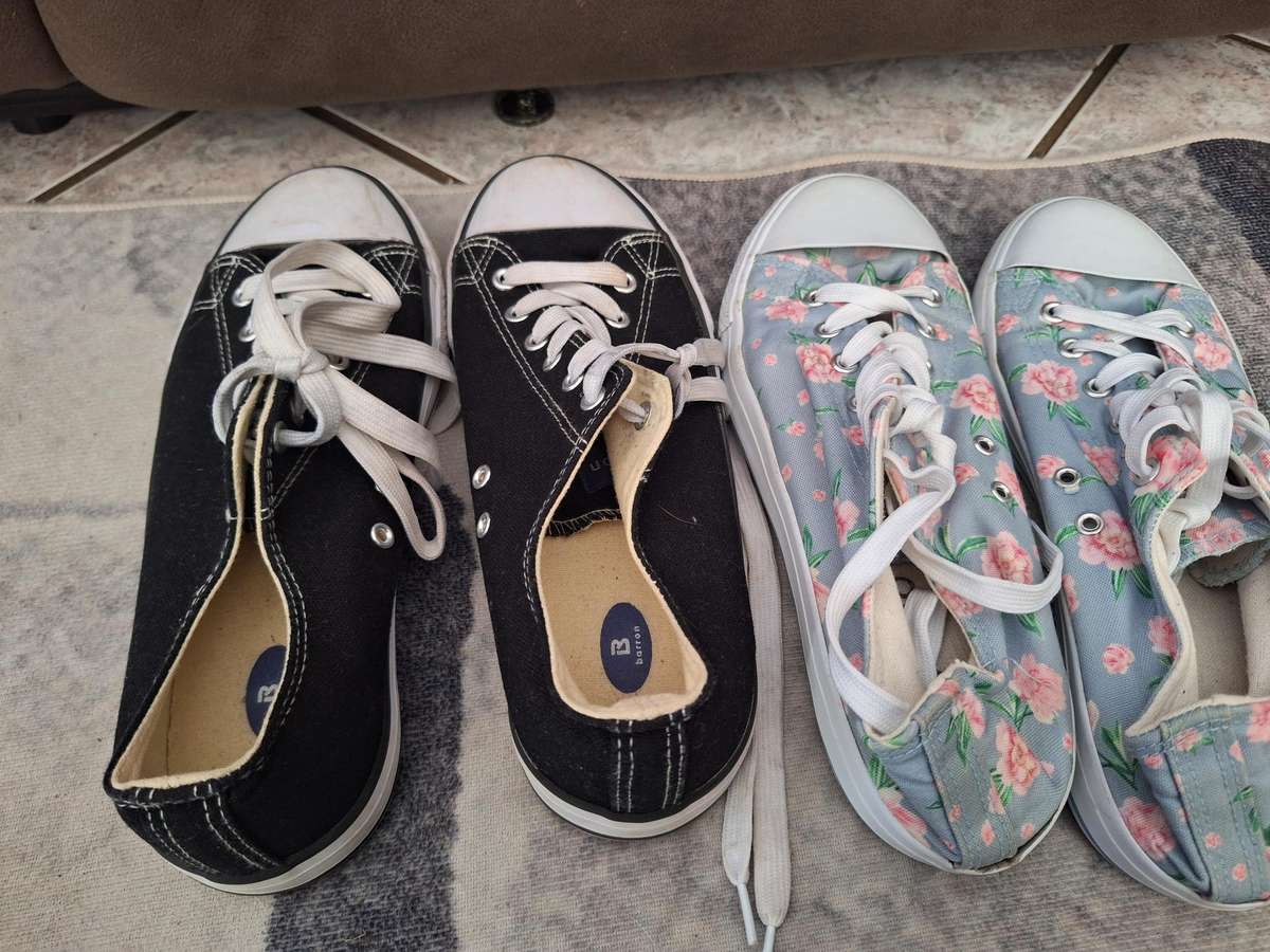 Ladies sneaker Combo Size 8