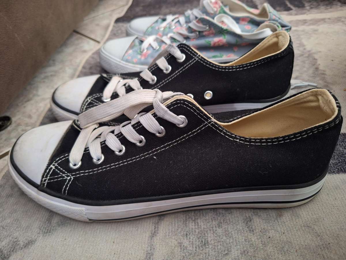 Ladies sneaker Combo Size 8