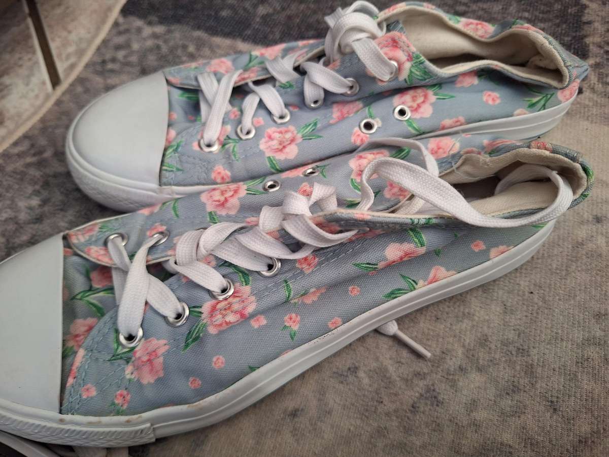 Ladies sneaker Combo Size 8