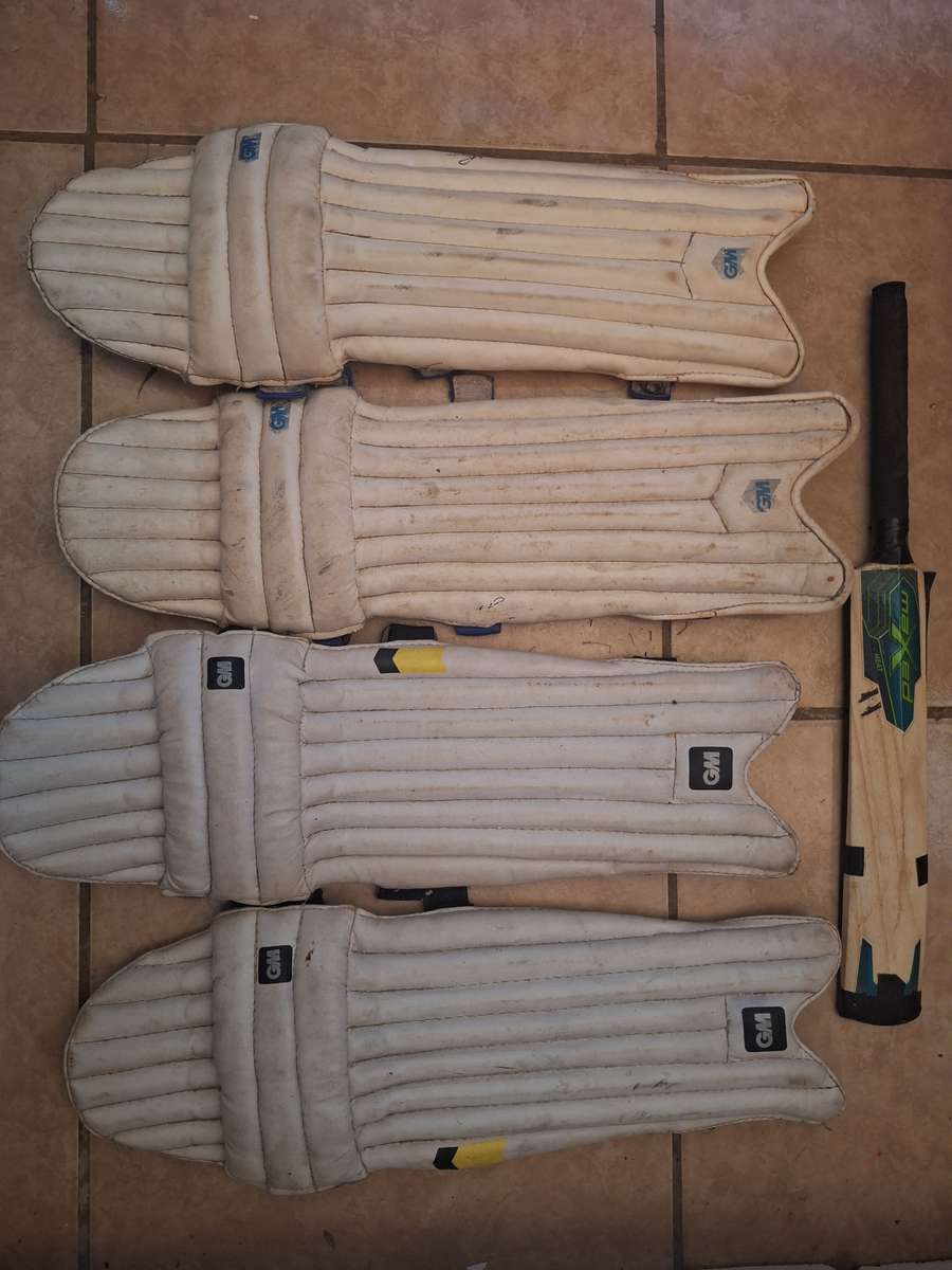 Mini Krieket bat and kids pads