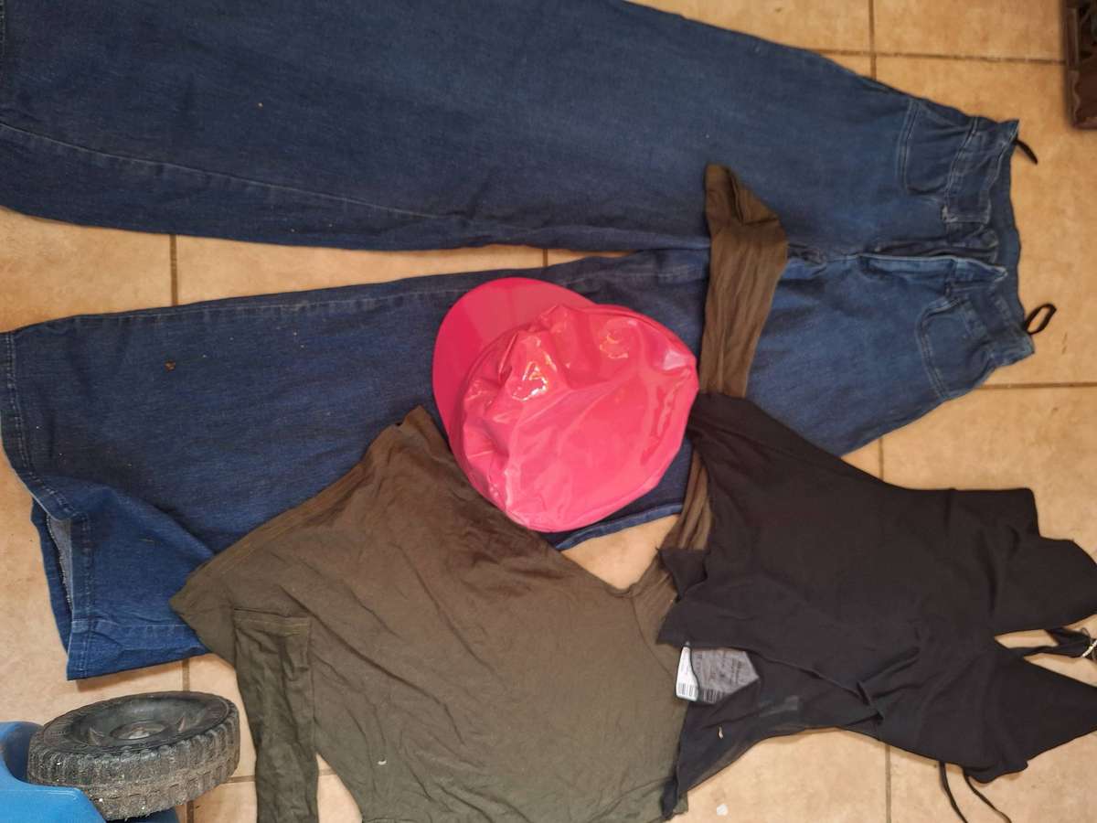 Ladies Combo 4 Piece. Size Small