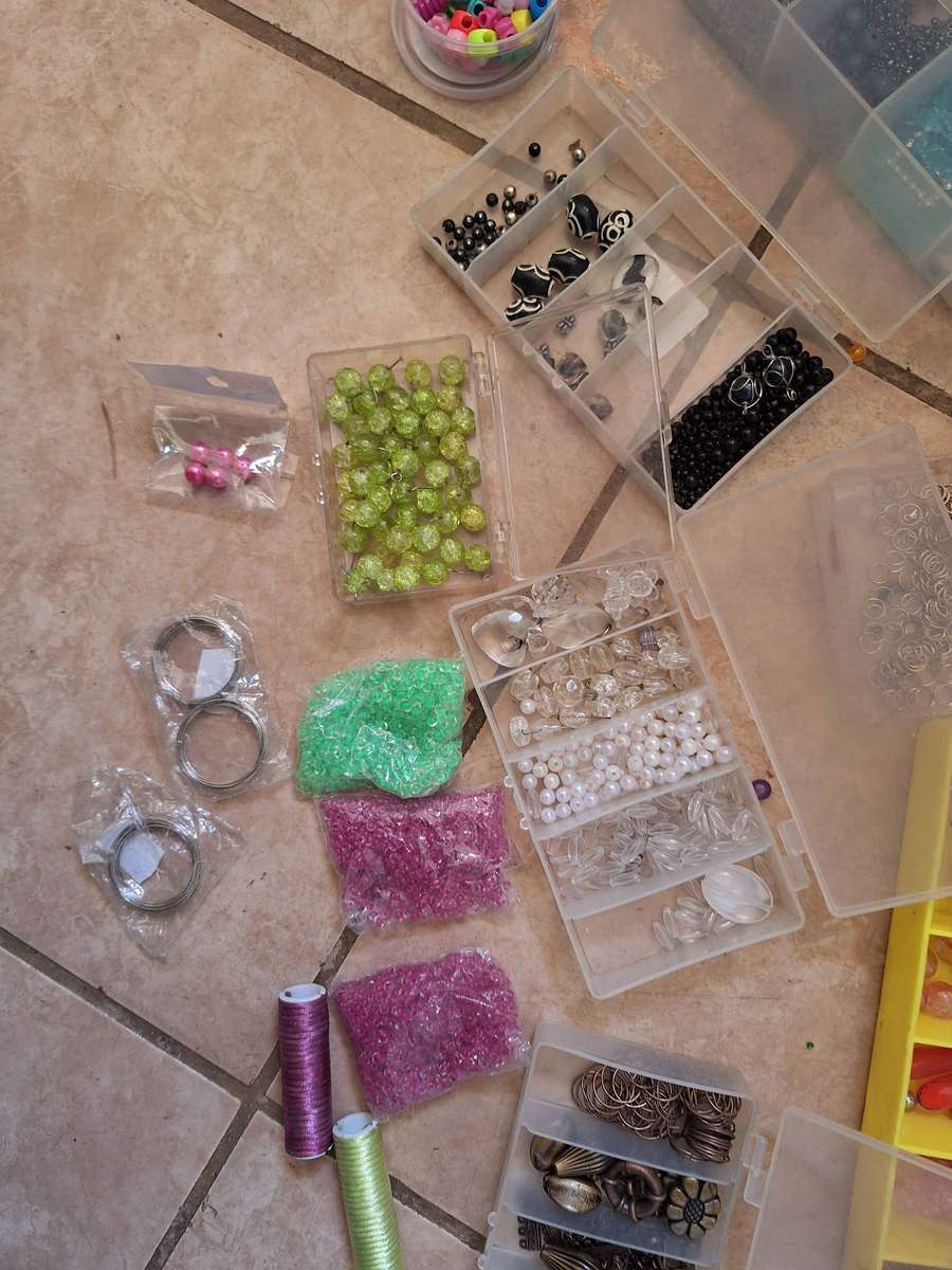 Jewelry making items - Job lot