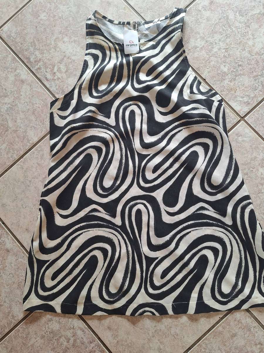 Black and white summer dress, Size XL.