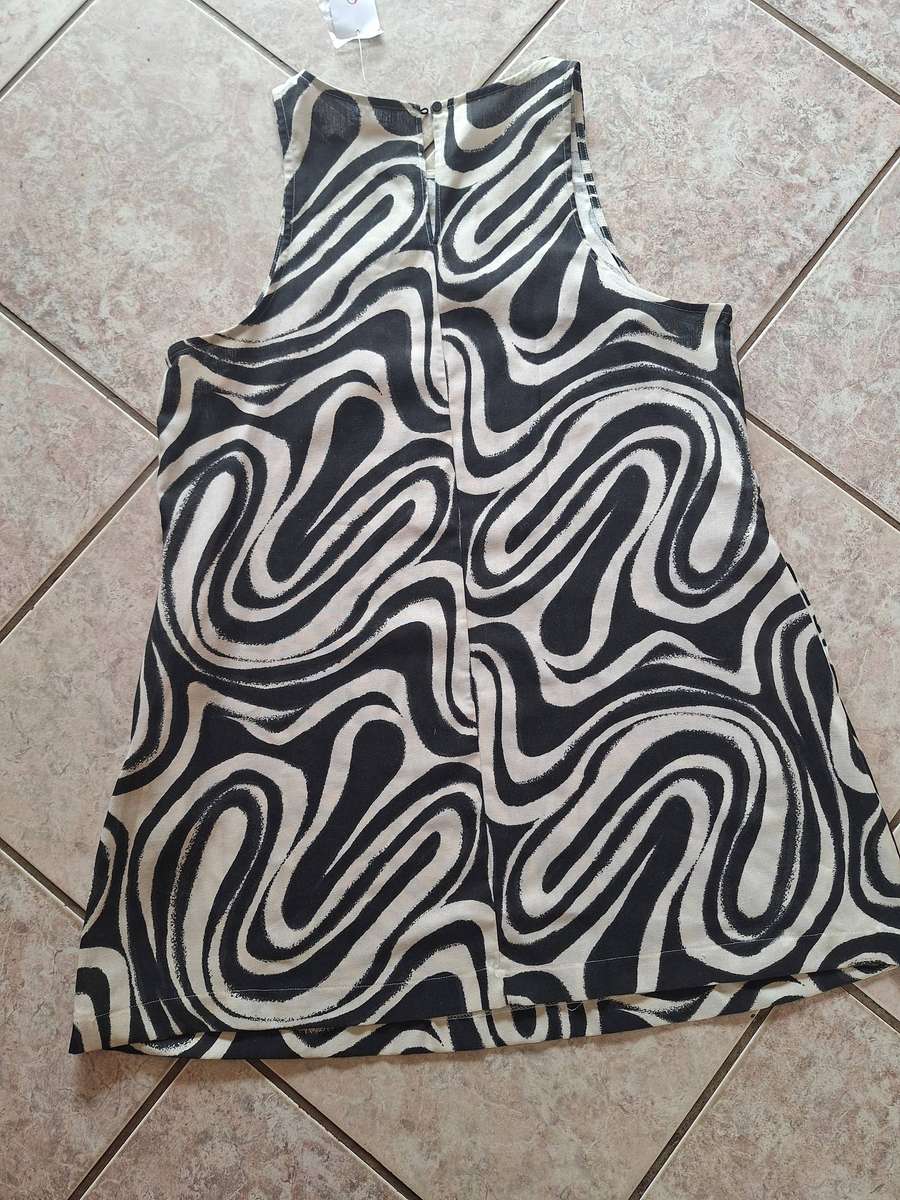 Black and white summer dress, Size XL.