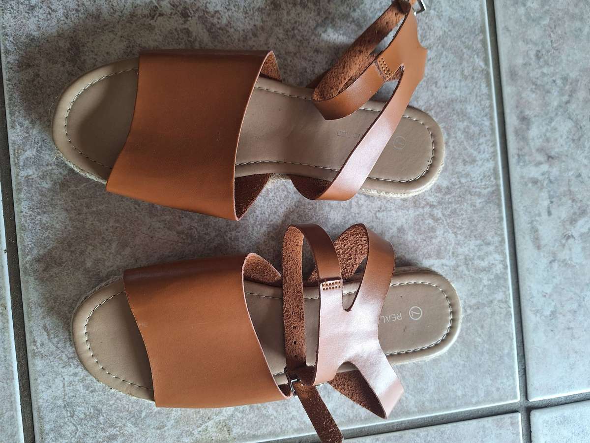 Last Pair Left. Size 7