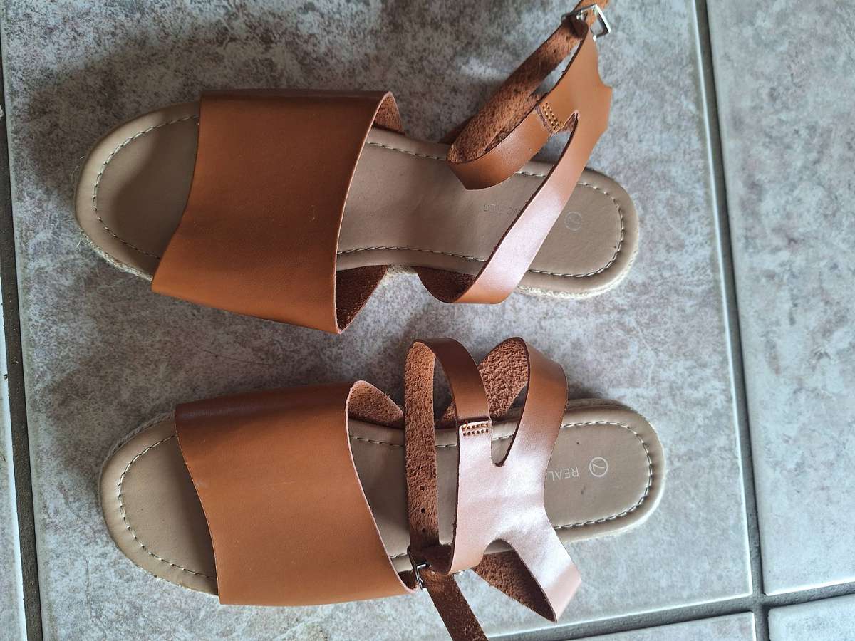 Last Pair Left. Size 7