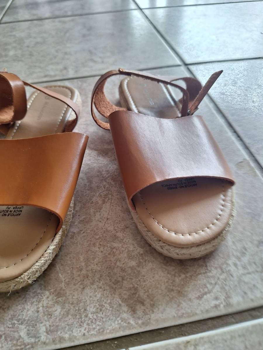 Last Pair Left. Size 7