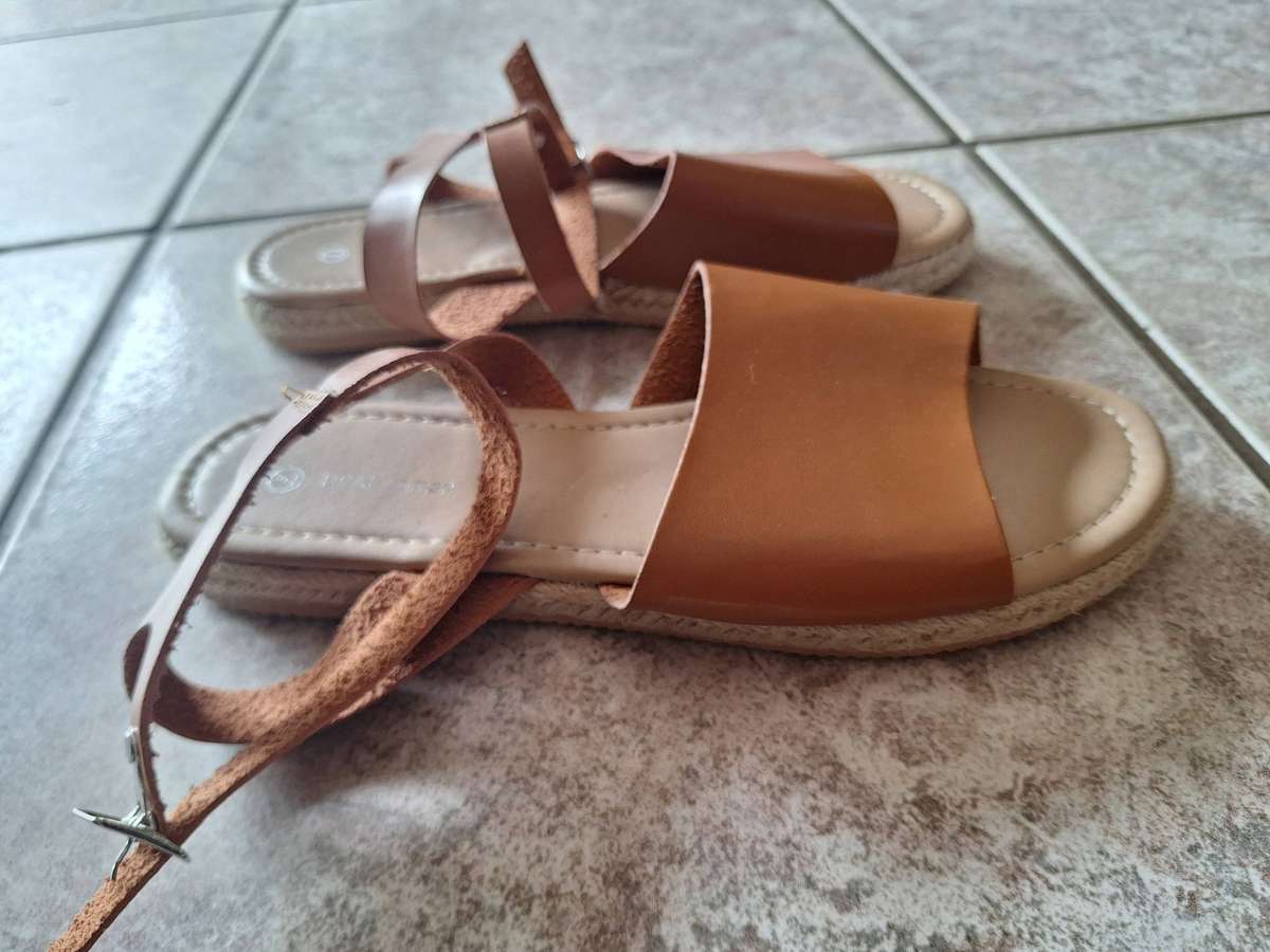 Last Pair Left. Size 7