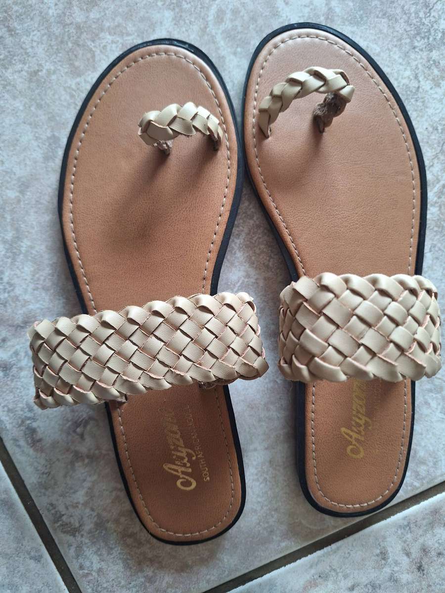 Last Pair Left. Size 8