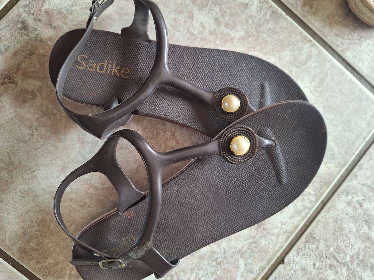 Last Pair Left. Size 6