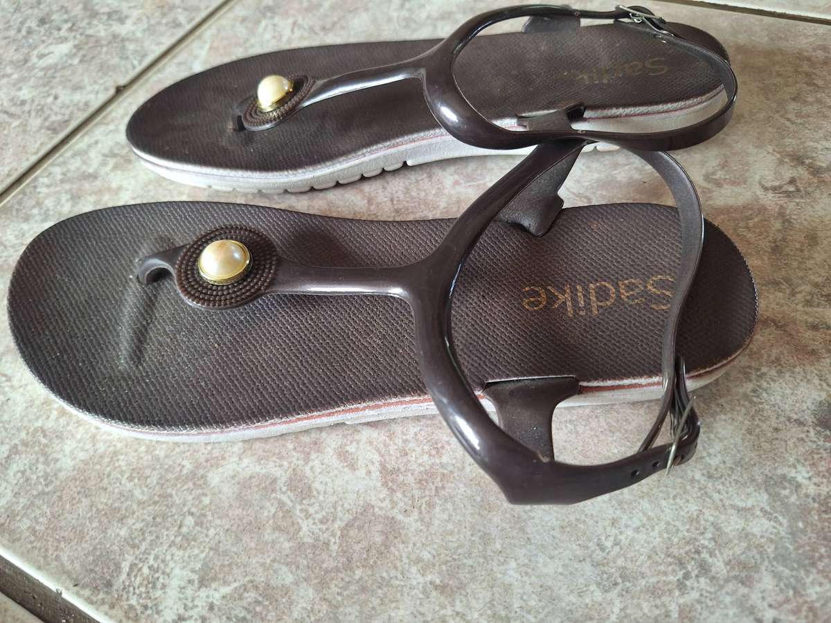 Last Pair Left. Size 6