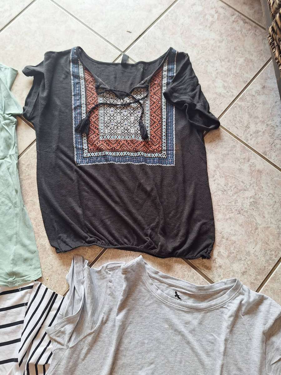 4 x Ladies Tops Size XL