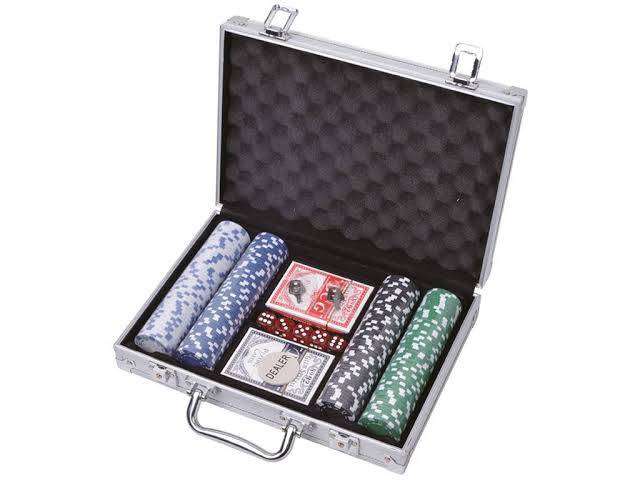 Pocker set in steel Case