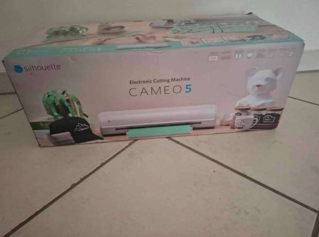 Silhouette CAMEO 5 - Die-Cutting Machine