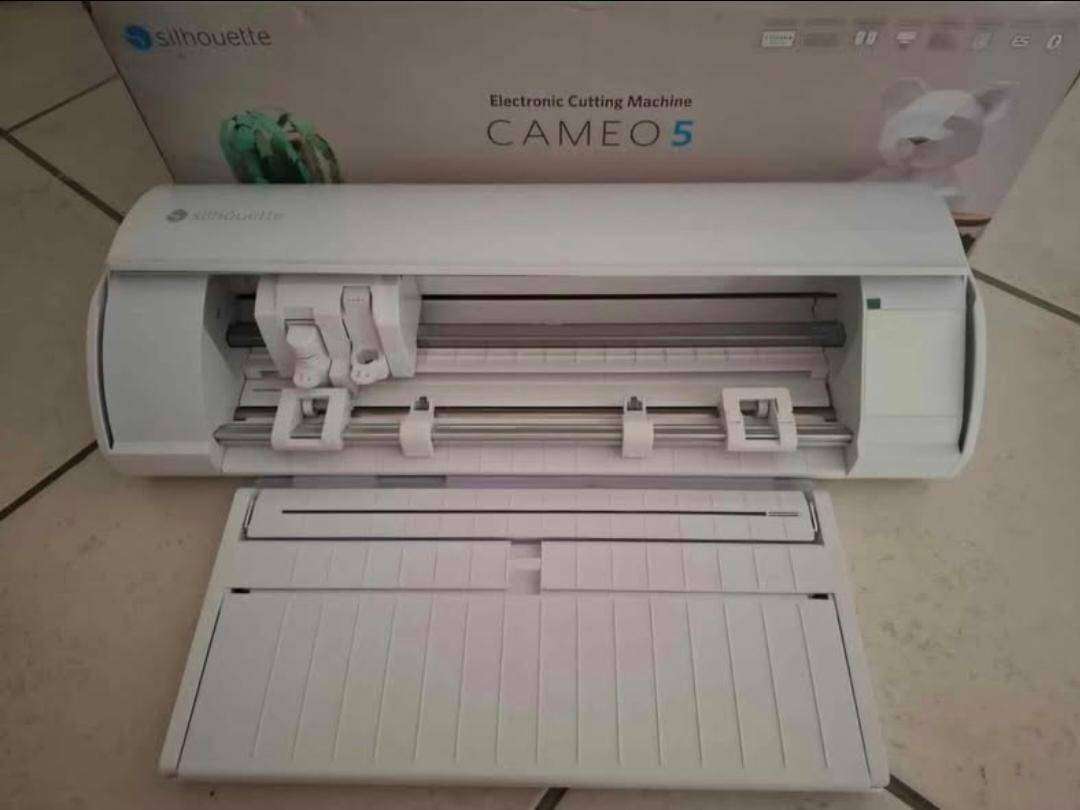 Silhouette CAMEO 5 - Die-Cutting Machine