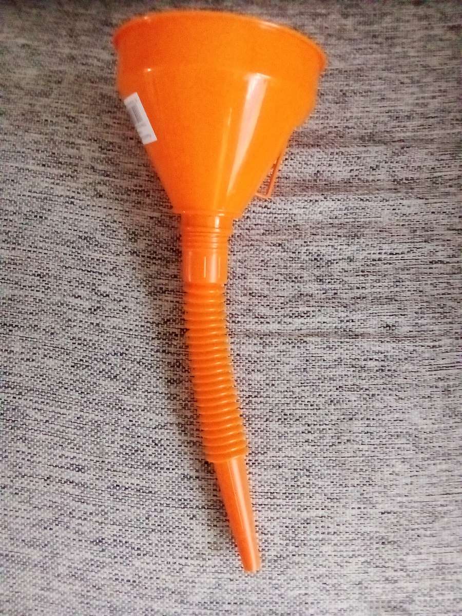 Vehicle Flexible Funnel