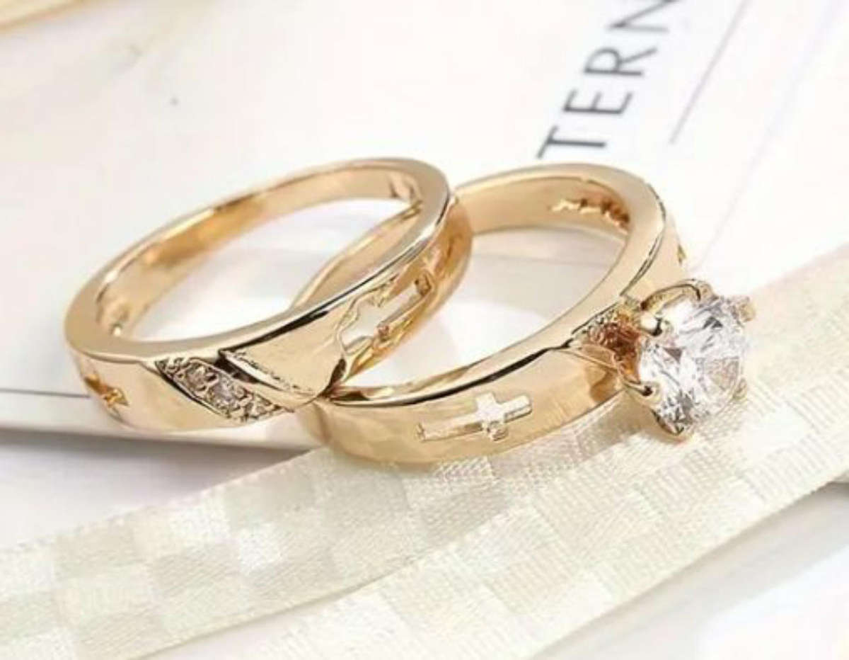 Woman's wedding ring set