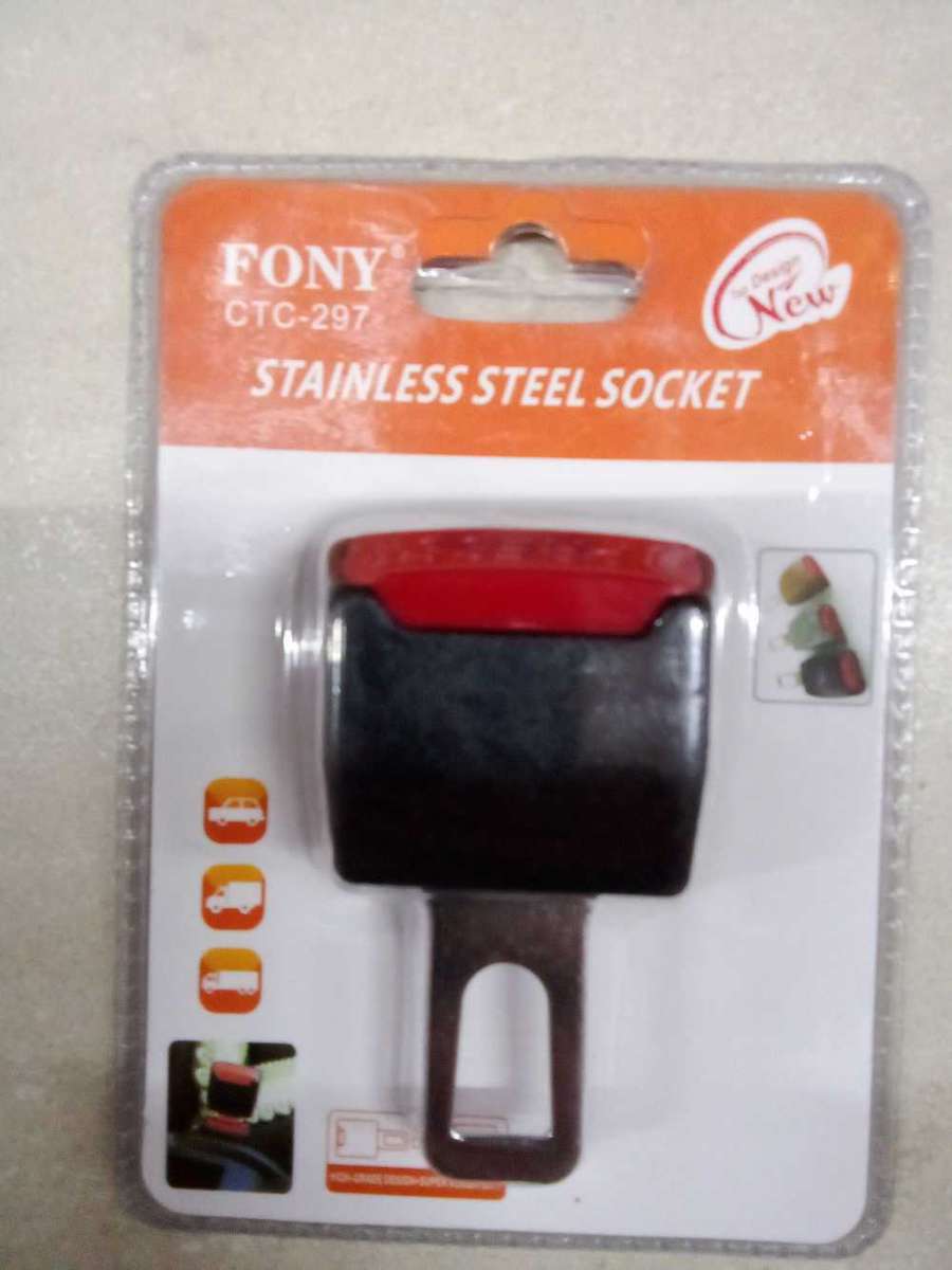 Vehicle seatbelt clip